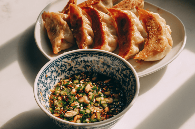 CHUNKY DUMPLING DIP ‘SALSA’ MET PINDA EN CHILI-OLIE